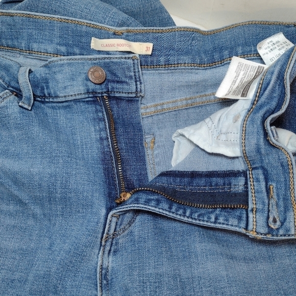 Levi's women's boot cut stretchy denim size (12) M. - W 31. L32 - Picture 4 of 16